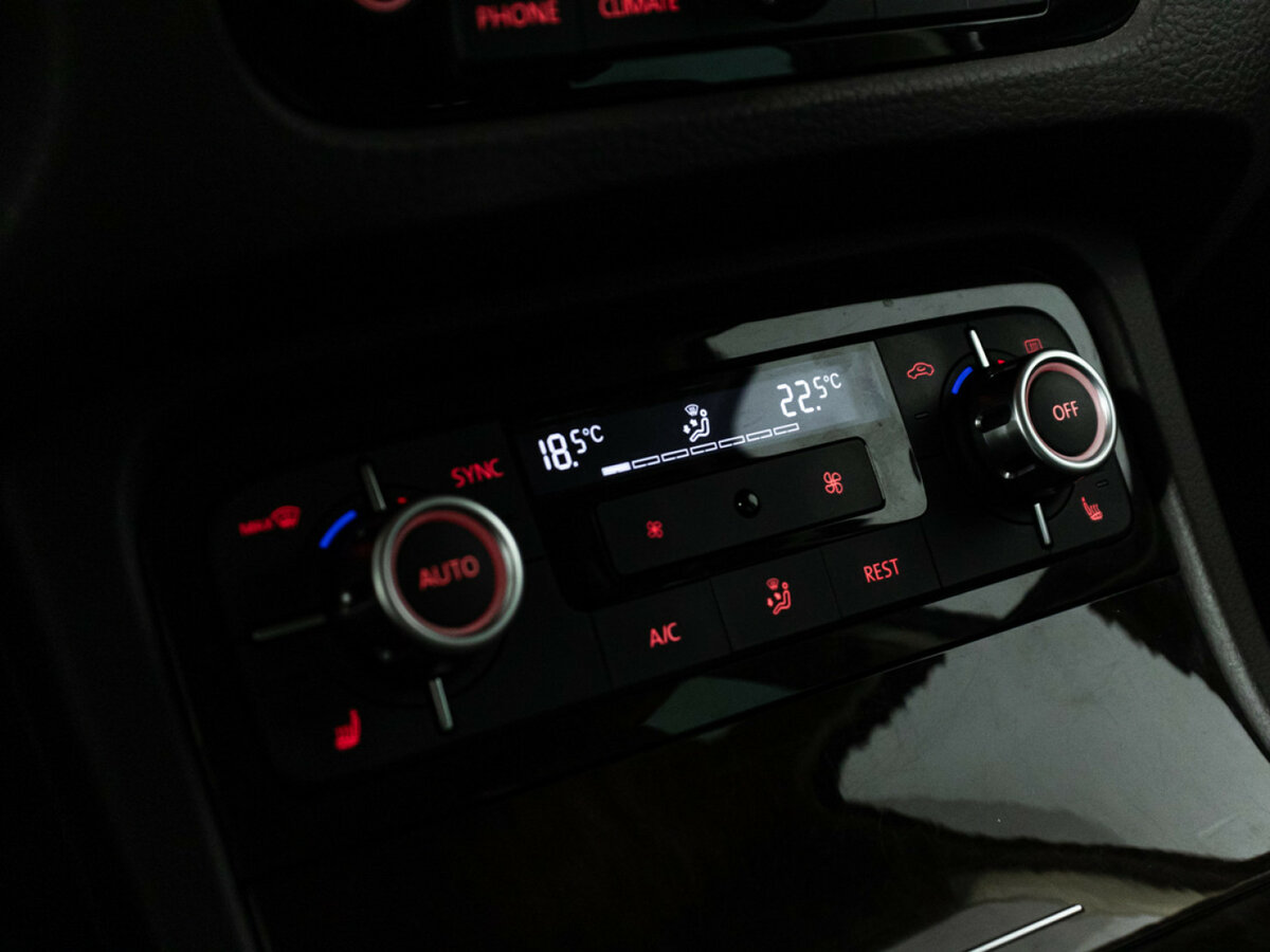 Volkswagen Touareg б/у, 2014, Автоматическая. Фото: #18