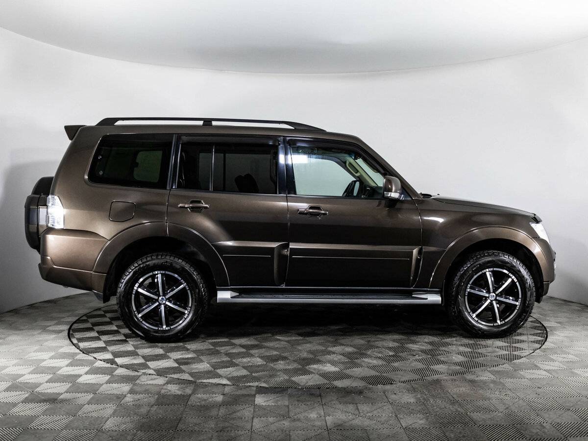 Mitsubishi Pajero б/у, 2017, Автоматическая. Фото: #4