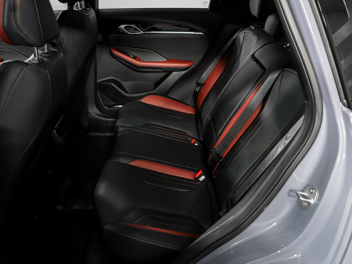 Geely Coolray б/у, 2024, Роботизированная. Фото: #6