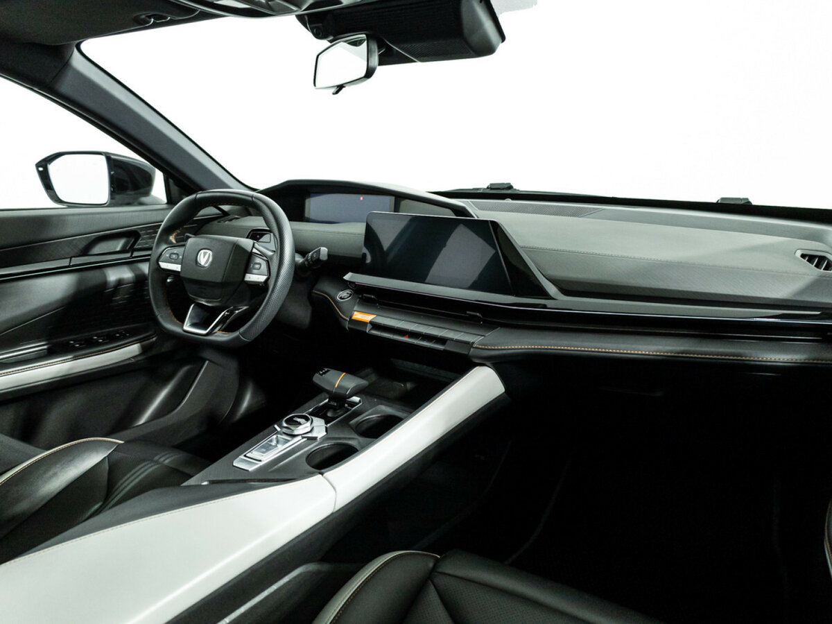 Changan UNI-V б/у, 2024, Роботизированная. Фото: #8