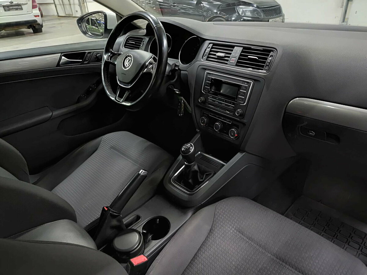 Volkswagen Jetta б/у, 2016, Механическая. Фото: #10