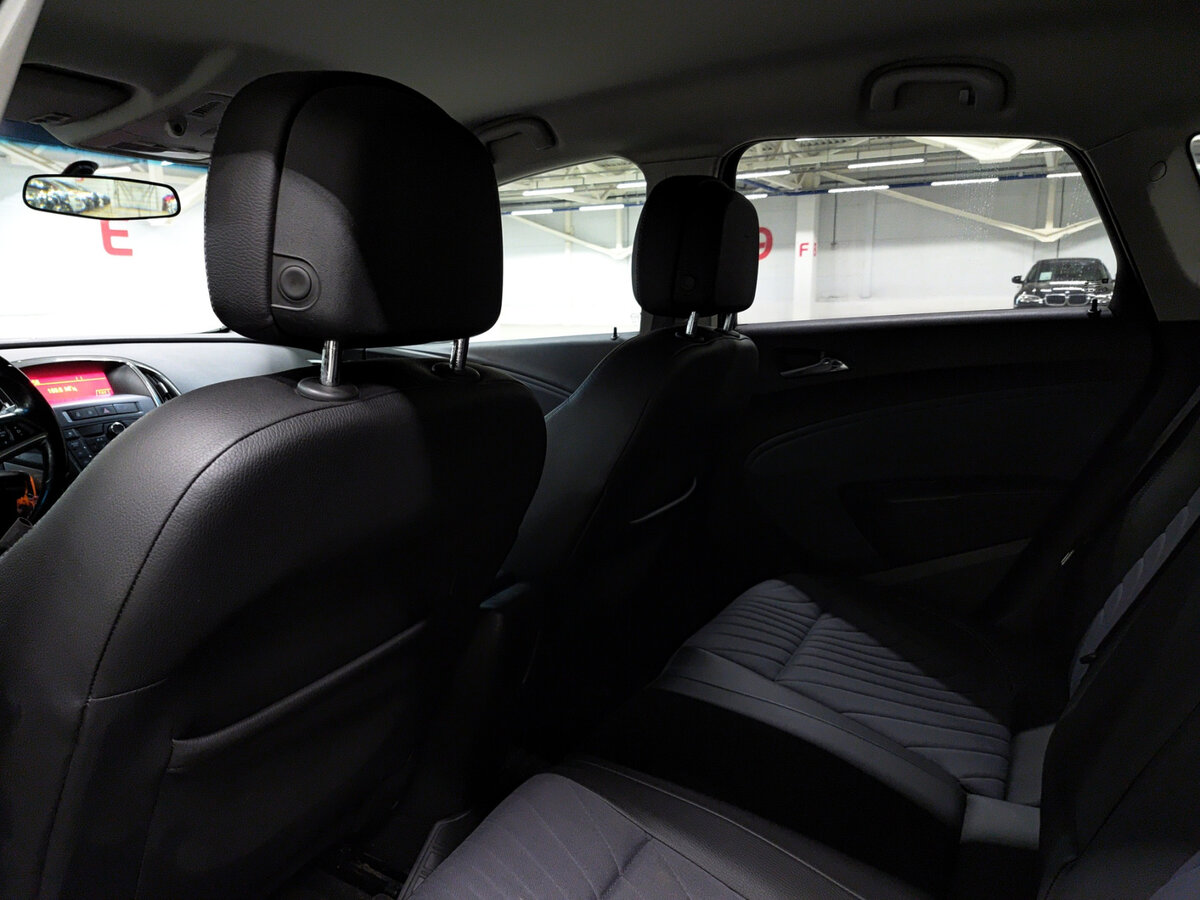 Опель Астра б/у, 2013, Механическая. Фото: #11