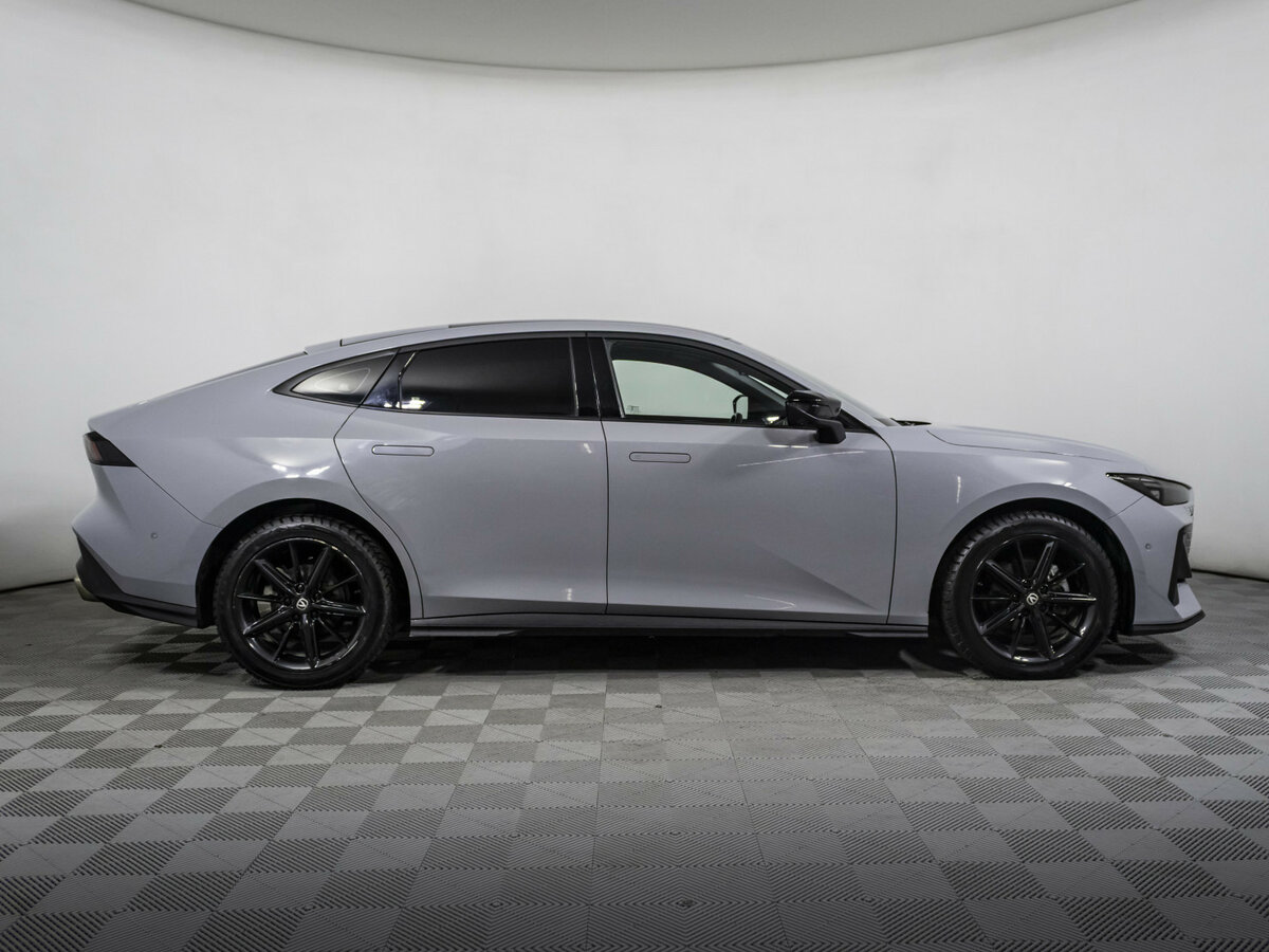 Changan UNI-V б/у, 2023, Роботизированная. Фото: #3