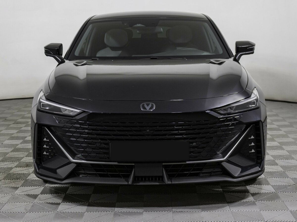 Чанган УНИ-В б/у, 2023, Роботизированная. Фото: #1