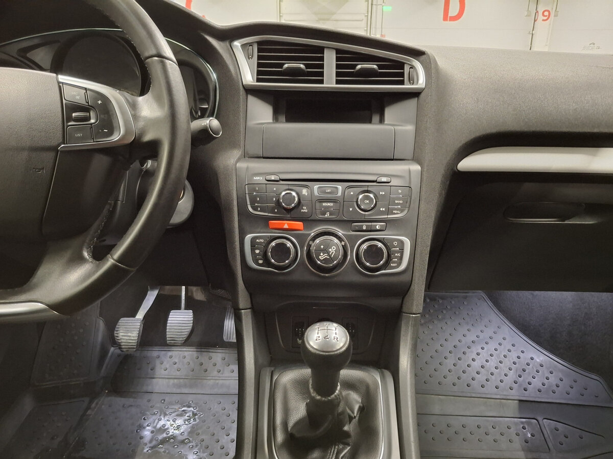 Citroen C4 б/у, 2013, Механическая. Фото: #14