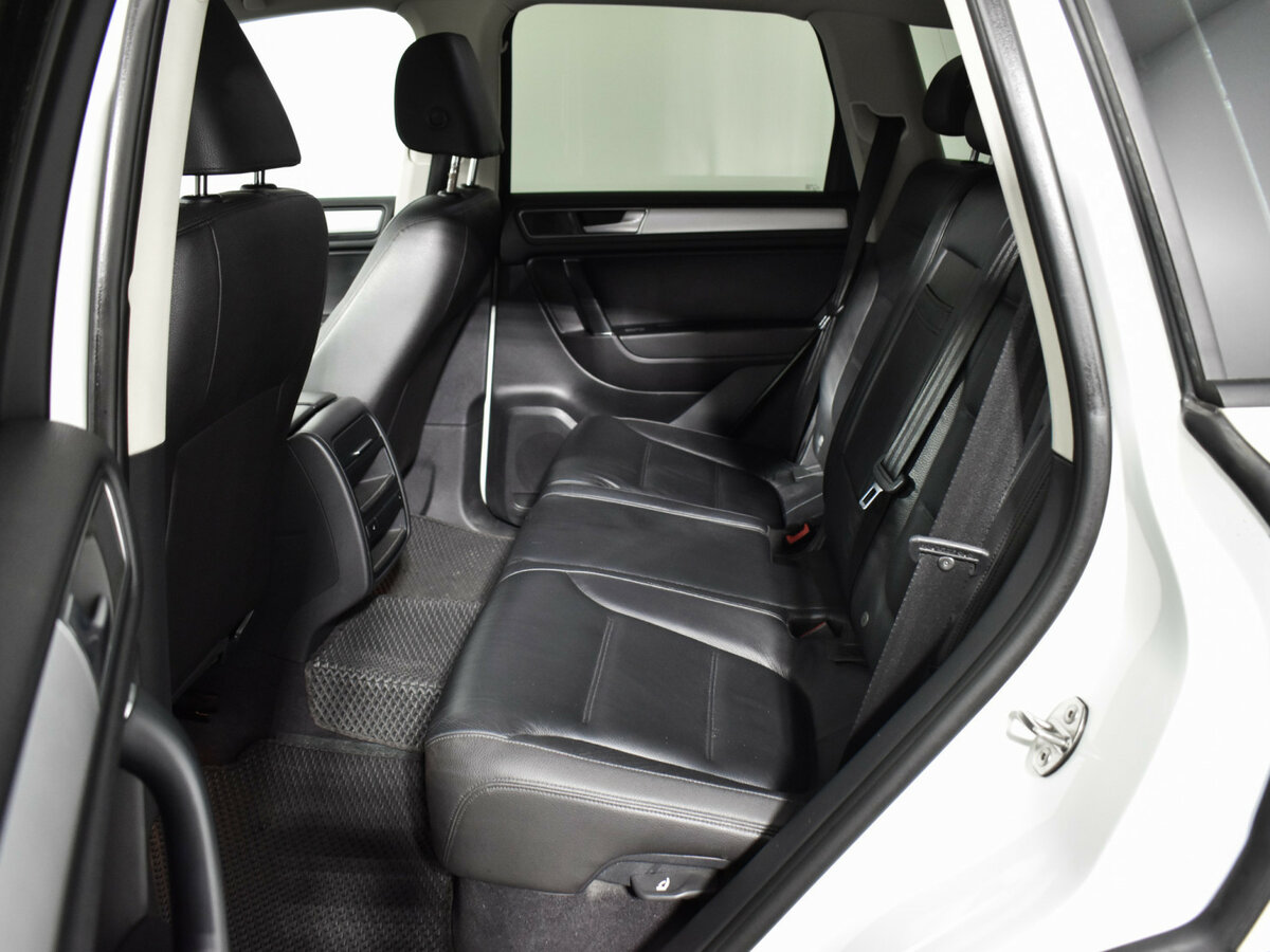 Volkswagen Touareg б/у, 2015, Автоматическая. Фото: #10
