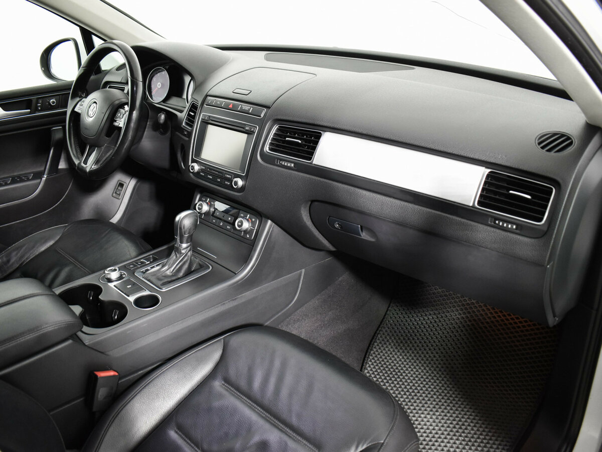 Volkswagen Touareg б/у, 2015, Автоматическая. Фото: #11