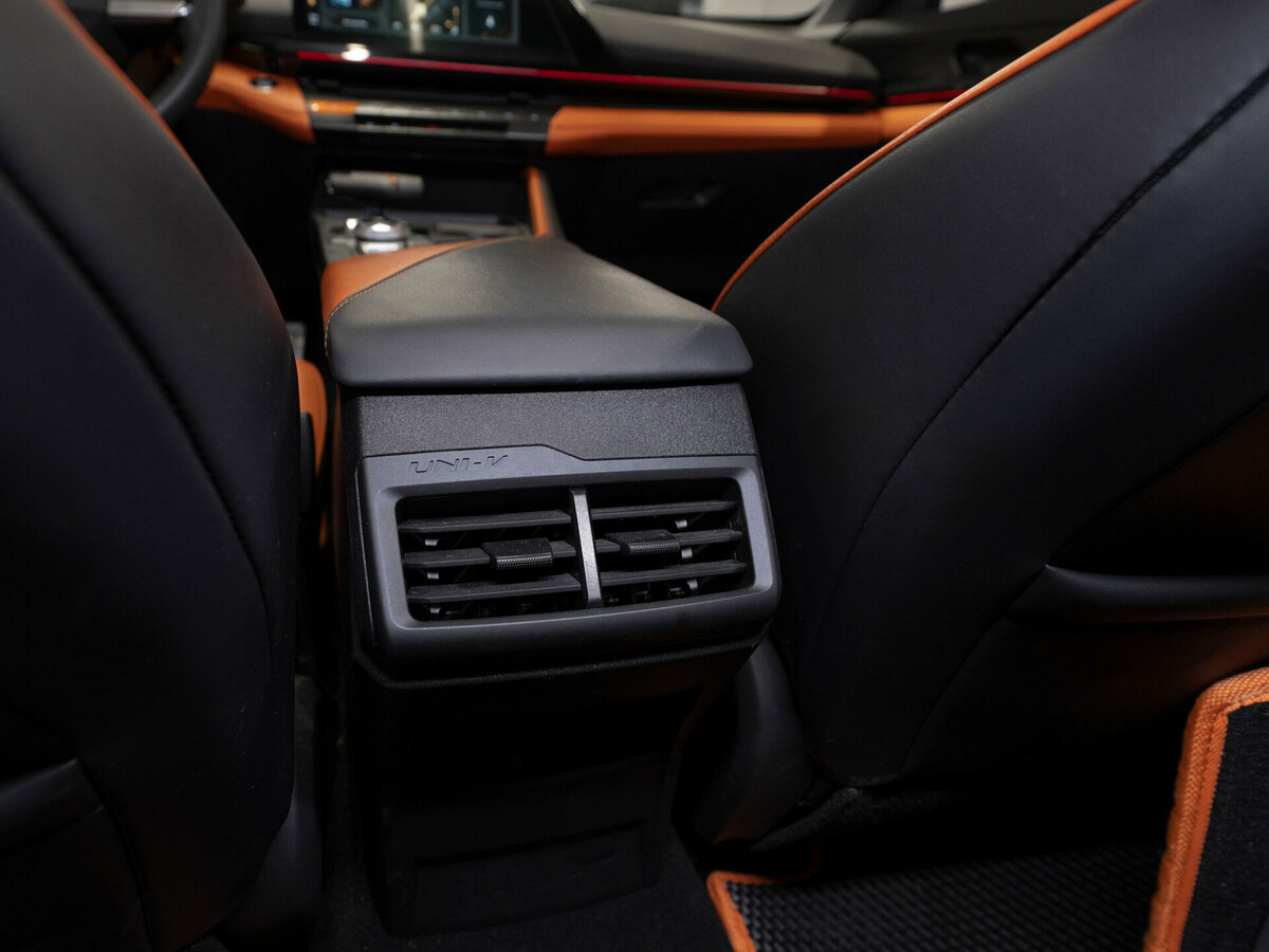 Чанган УНИ-В б/у, 2023, Роботизированная. Фото: #13