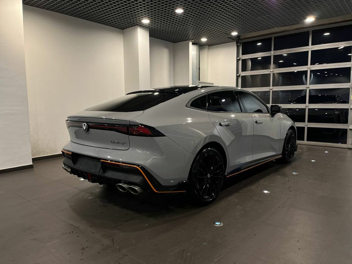 Чанган УНИ-В б/у, 2023, Роботизированная. Фото: #1