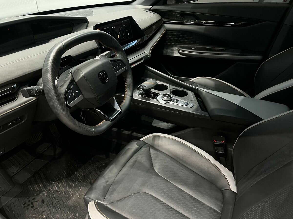 Changan UNI-V б/у, 2024, Роботизированная. Фото: #8