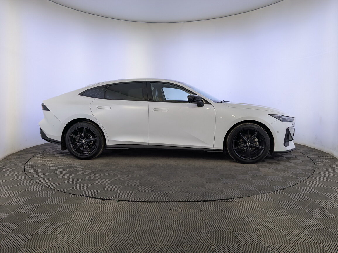 Changan UNI-V б/у, 2023, Роботизированная. Фото: #3