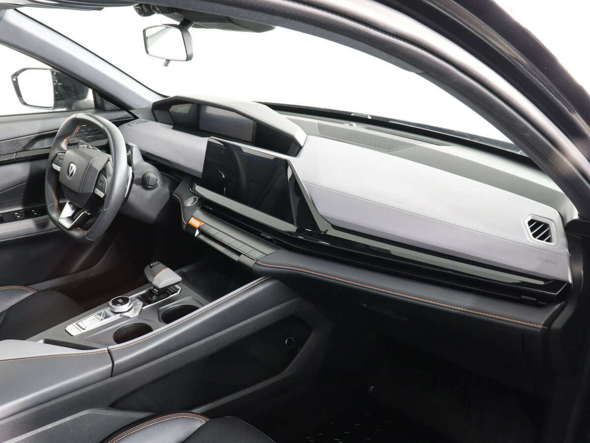 Changan UNI-V б/у, 2023, Роботизированная. Фото: #9