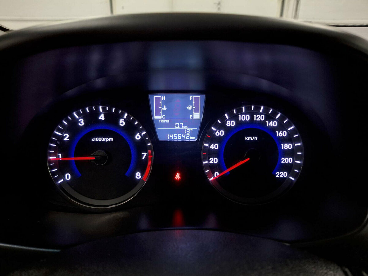 Hyundai Solaris б/у, 2016, Механическая. Фото: #12