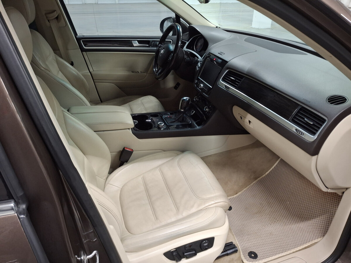 Volkswagen Touareg б/у, 2013, Автоматическая. Фото: #10